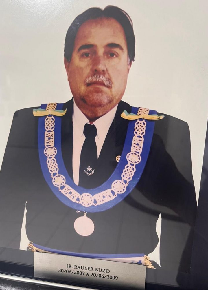 RAUSER BUZO